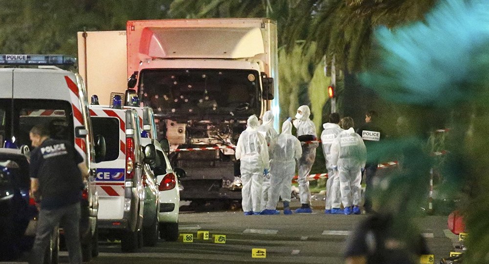 Urgent: Attentat à Nice: au moins 80 morts, plusieurs blessés en urgence absolue