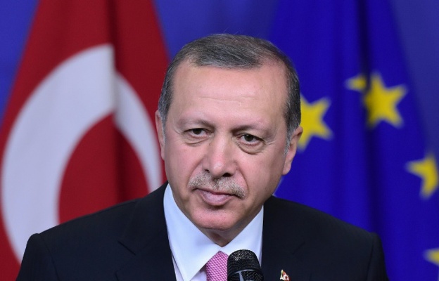 Erdogan, le "sultan" contesté de la Turquie tient bon