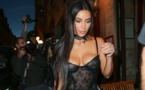 Kim Kardashian poursuit un site qui l'accuse d'avoir mis en scène son braquage