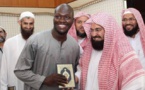 Moussa Sow, reçoit le cadeau de Son Excellence Sheikh Abdul Rahman Al-Sudais Imam des Deux Saintes Mosquées