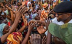 Ziguinchor, Sonko draine une foule et esquisse des pas de danse (Vidéo)