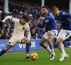 Premier League : Everton tient en échec Chelsea et offre un cadeau à Liverpool