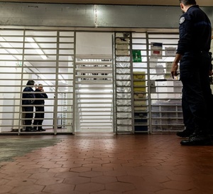 Scandale au Royaume-Uni : Une surveillante pénitentiaire filmée en plein ébat avec un détenu